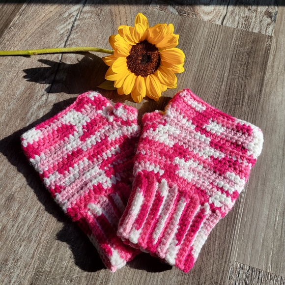 Handmade Crochet Candycane Fingerless Gloves - Picture 1 of 11